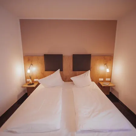 Am Hachinger Bach By Blattl מלון 3*