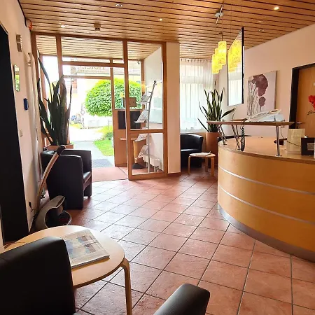 Am Hachinger Bach 3*