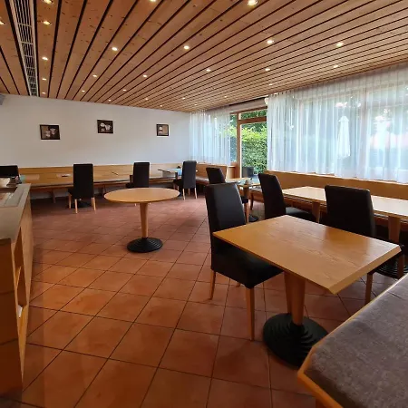 Am Hachinger Bach 3* Neubiberg