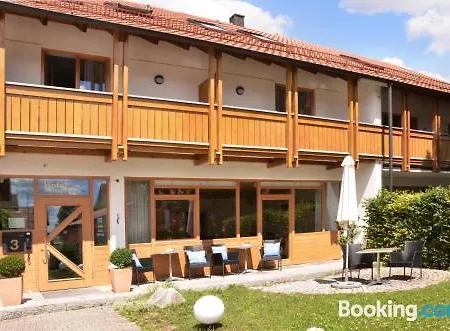 Am Hachinger Bach 3*