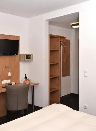Am Hachinger Bach 3* Neubiberg