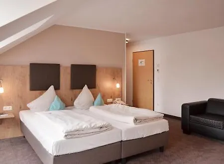 Hotel Am Hachinger Bach By Blattl