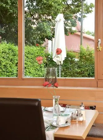 Am Hachinger Bach 3*